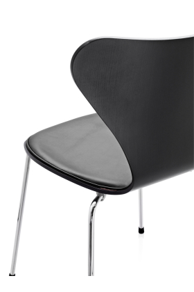 Fritz Hansen Serie 7 Stuhl Front upholstery coloured ash Black