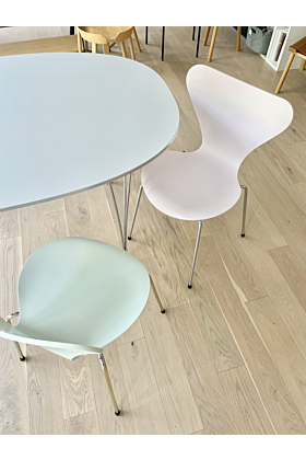 Fritz Hansen Serie 7 Stuhl 7:1 4 Am Colour Edition-Pink-Chrome - Ausstellungsstück